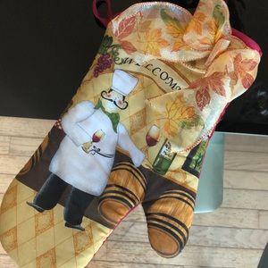 Happy Chef oven mitt & Towel